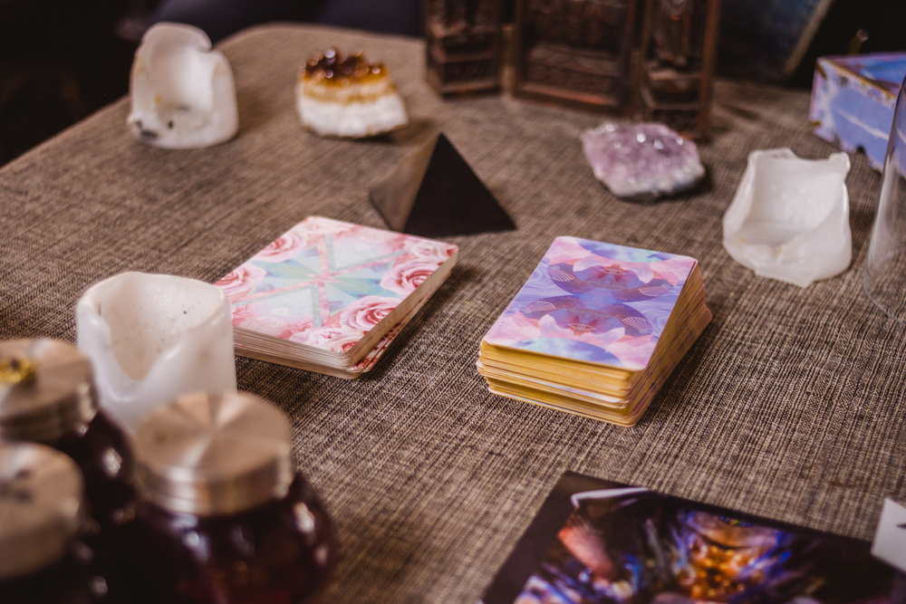 Oracle card and Tarot card readings