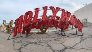 planet-hollywood-sign-neon-museum