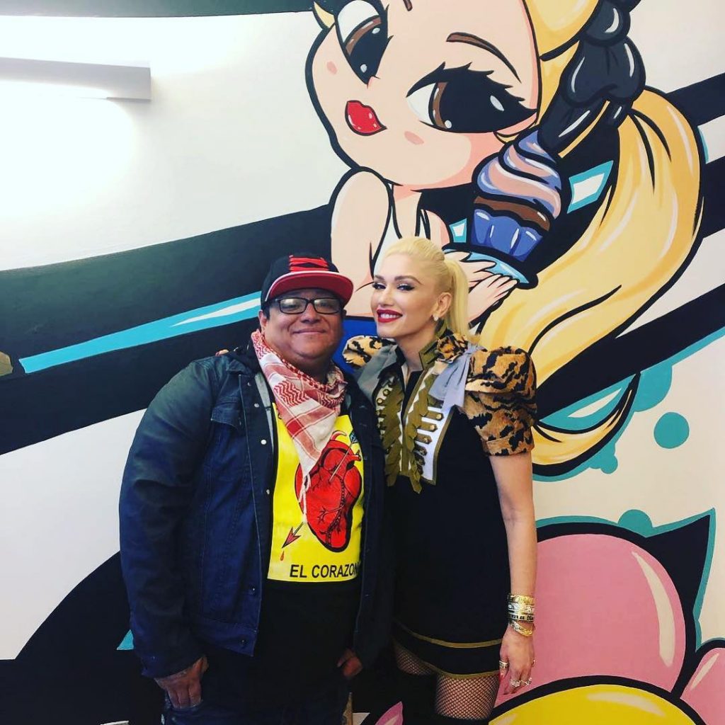 Gwen Stefani with artist Juan Muniz