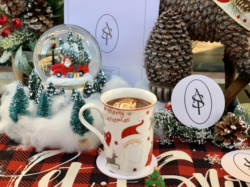 Christmas cocktail hot chocolate
