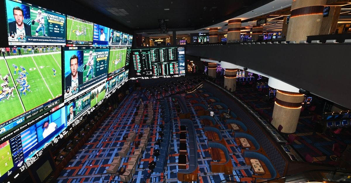 #JennaTries Sports Betting During March Madness, On The Strip