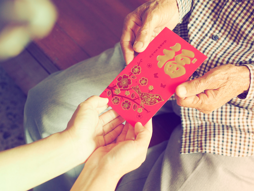 Chinese New Year red envelopes exchange