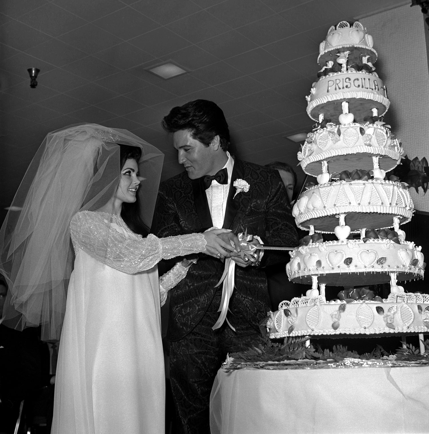 Elvis and Priscilla Presley getting married at Aladdin hotel in vegas
