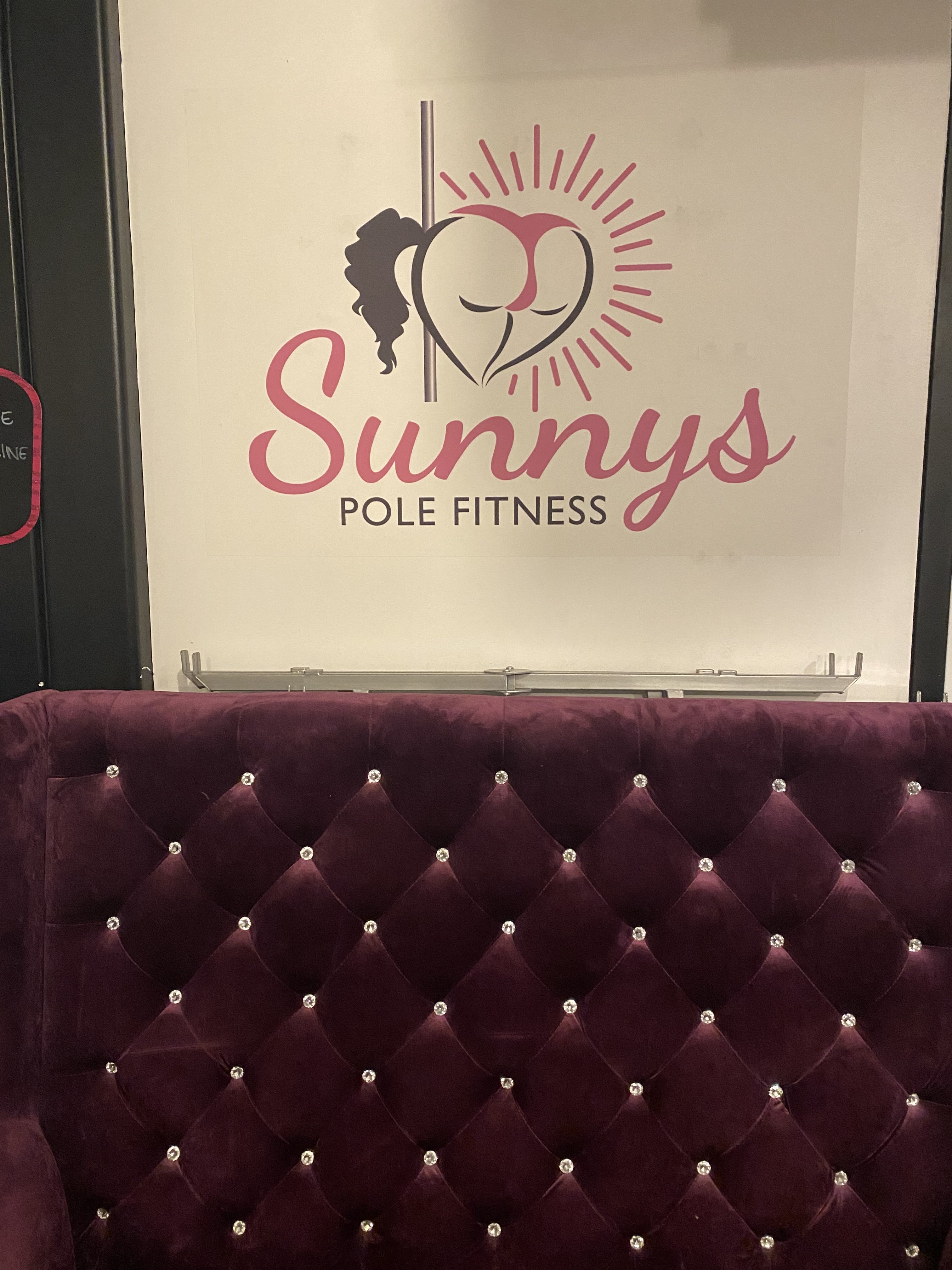 sunnys pole fitness studio in vegas logo