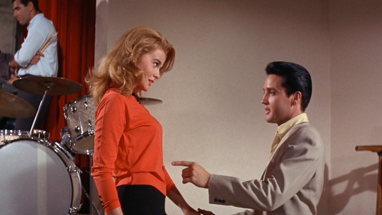 Elvis Presley and Ann-Margret having a conversation in "Viva Las Vegas"