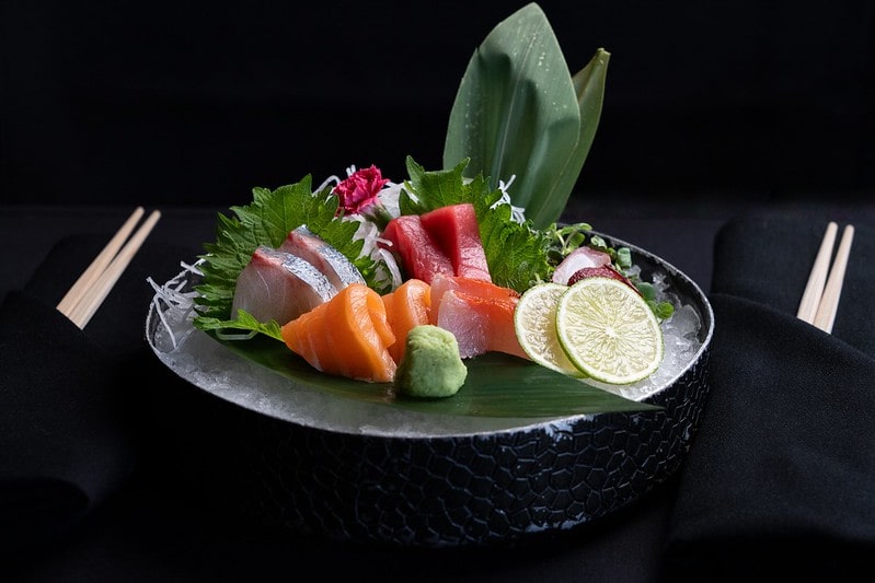 Sashimi Platter - 10 pieces of assorted sashimi
