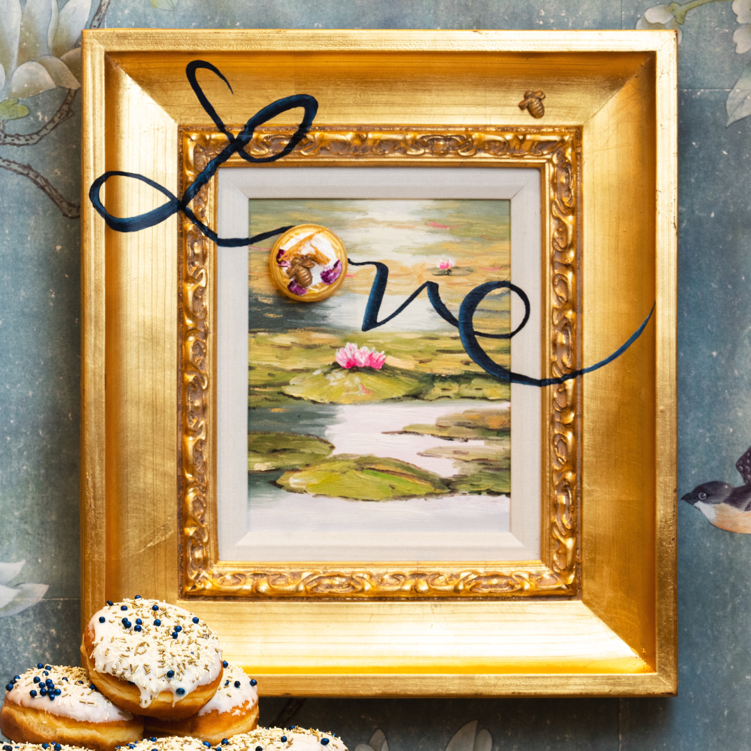 gold picture frame with doughnut